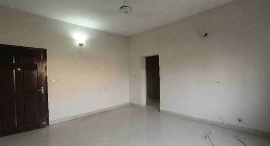 Askari 10 - Sector S House Sized 15 Marla For Rent