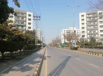 Flat Of 10 Marla In Askari 11 - Sector B Apartments For sale