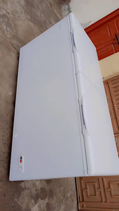 Haier deep freezer extra Lar size 15 Din use urgent for sale