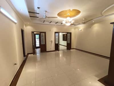 12 MARLA DOUBLE STORY HOUSE FOR RENT AT THE PRIME LOCATION OF JOHAR TOWN ALSO AVAILABLE FOR SILENT OFFICE.