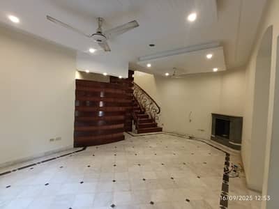 10 Marla Full House For Rent In Cantt Vip Location 4 Bed Attach Tv Lounge Drawing Room 2 -3 Cars Parking Hot Location