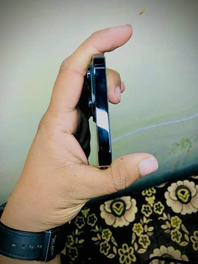 iPhone 14 Pro Max back brak