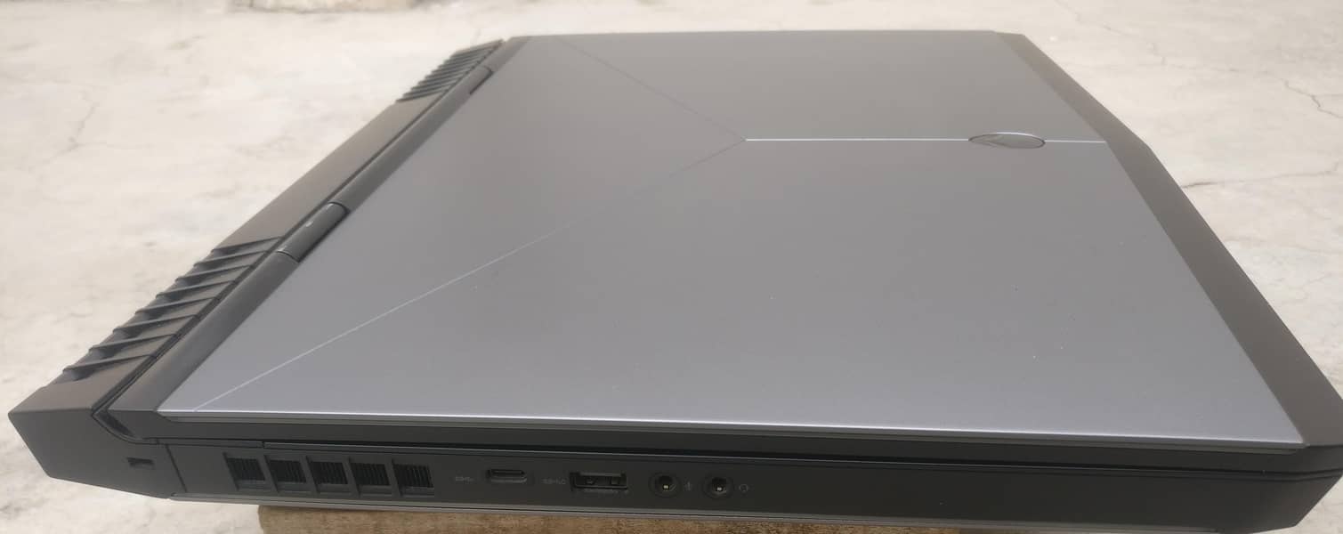 Alienware 17r4 1