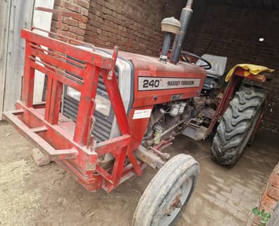 Tractor 240.  FDI rota.  Halan
