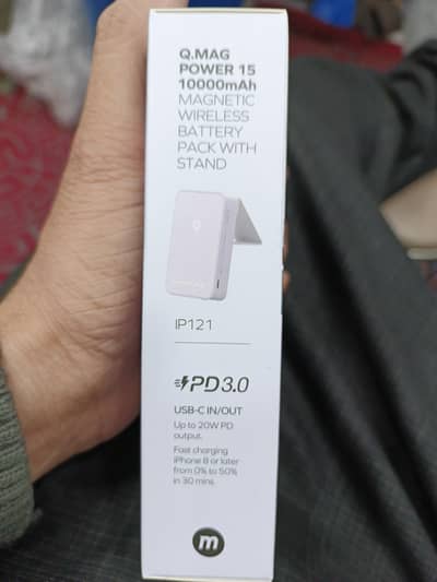 momax wireless power bank