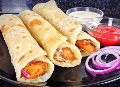 Roll paratha banany wala chahye
