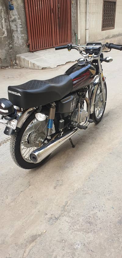 honda 125   just like new 2014  model complete restore in genuine part