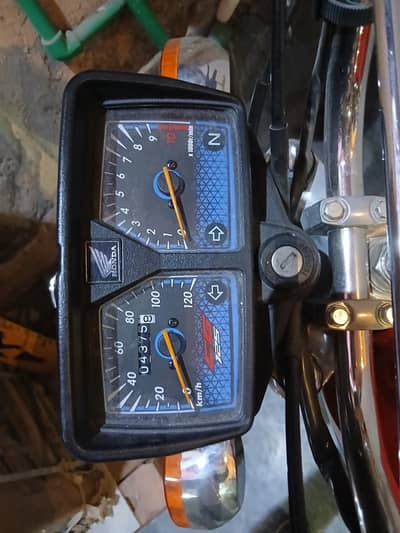 I m sale my baike hunda 125cc very good condition 10/10