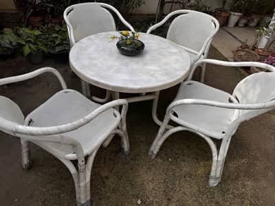 Beautiful durable lawn chairs are available here