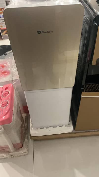 Water dispenser brand new