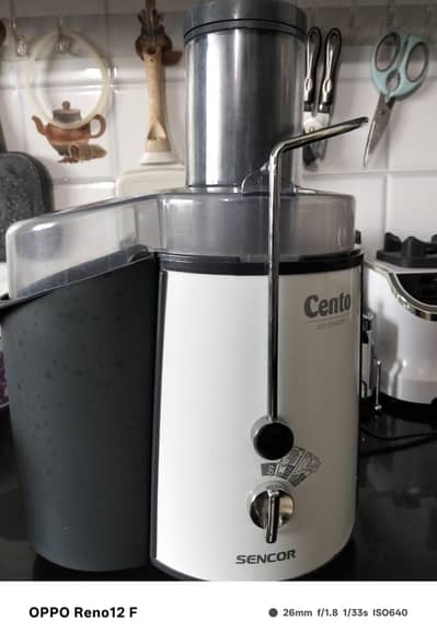 juicer and orange juicer