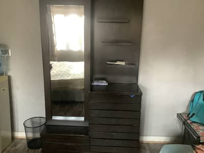  Elegant Wooden Dressing Table