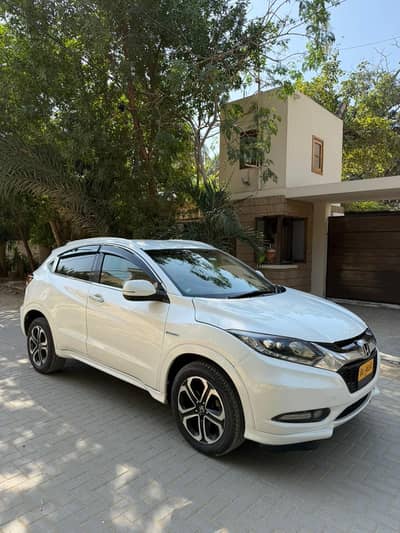 HONDA VEZEL 2014/2017 PEARL WHITE Z PACKAGE EXCELLENT CONDITION