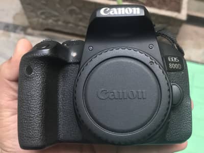 Canon 800D For URGENT Sale with kit and 75-300 zoom Lens