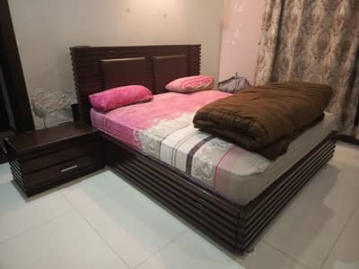 Luxury Double Bed/King Bed and/ said / table