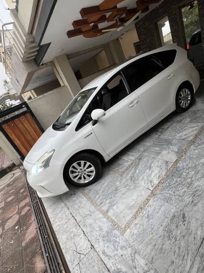 Prius Alpha 13 top of the line variant