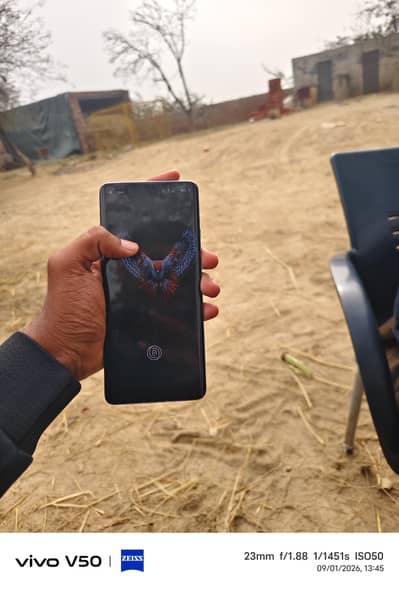 ONE PLUS 8 BACK CRACK