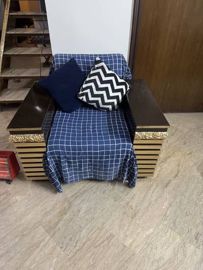 Sofa Set 3 2 1 6 seater 4 sale with center table