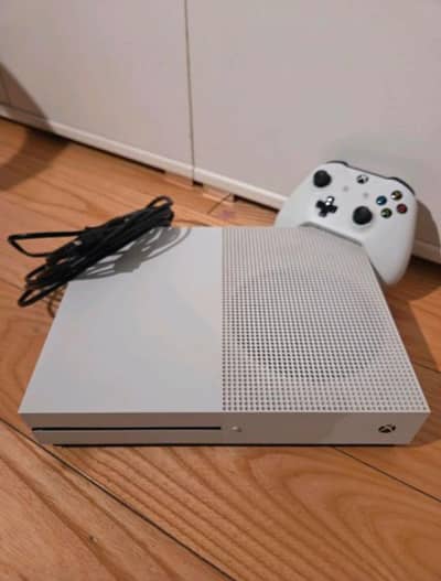 Xbox One S + (60 Games Account)