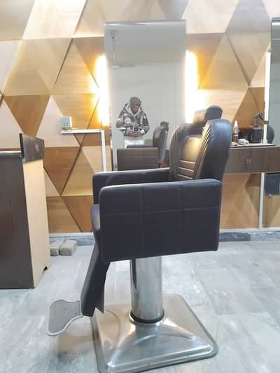URGENT SALE  Barber / Salon Chair