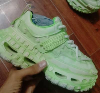 Running shoes + to much comfortable +  A2T  article