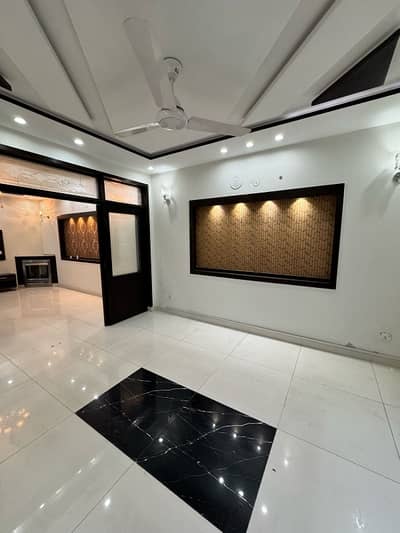 10 Marla Full House With Gas Available For Rent In The Heart Of Bahria Town Lahore