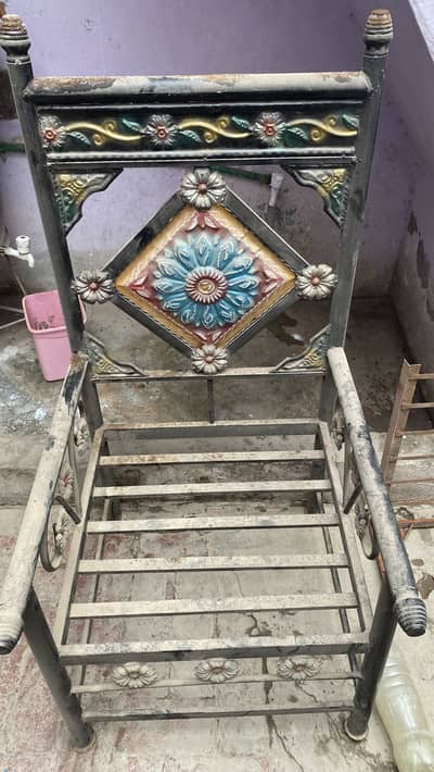 Loha ka sofa set hy 18geej me bany hoy hy