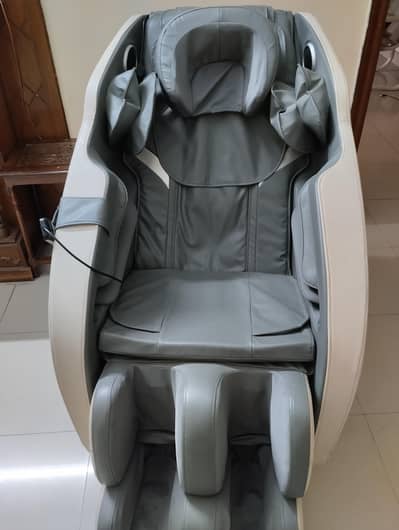 JC BUCKMAN Refreshus TMC-130 massage chair