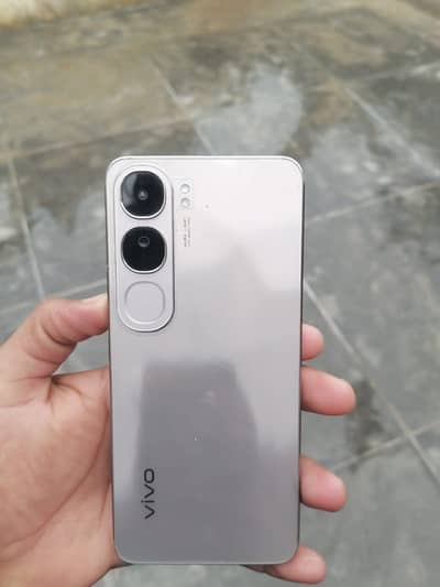 Vivo y200