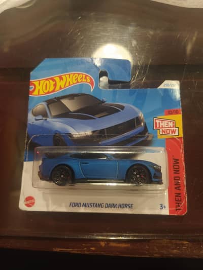 hot wheela Ford dark horse