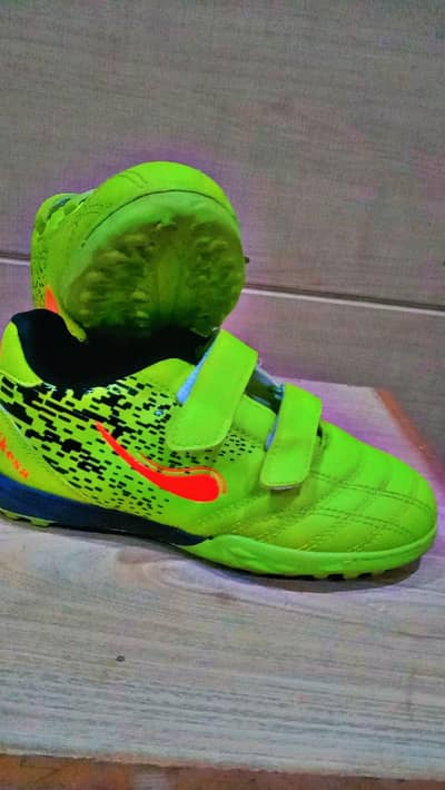 elite football shoes for kids