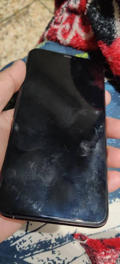 iphone 11 pro max 256GB bypass