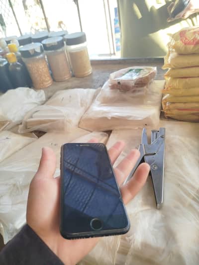 iPhone 7 approved 256gb condition 10/10 cont whatapp#03202069545