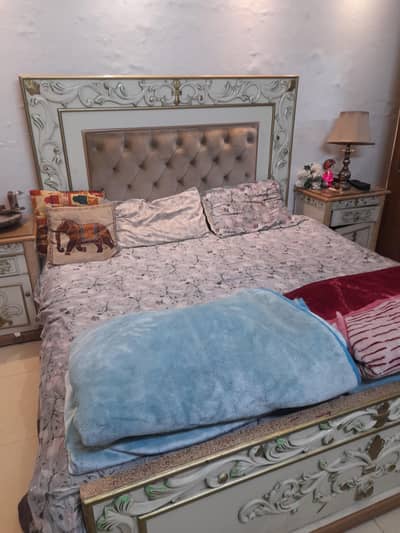 bed set with 2 side tables