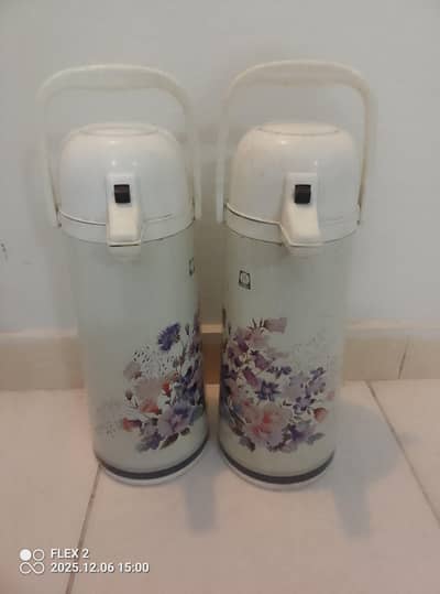 Thermos white color 2 thermos available