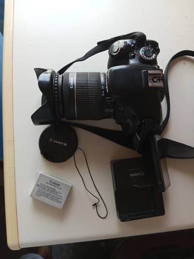 canon 600D brand with 3 butterys charger and mini beg