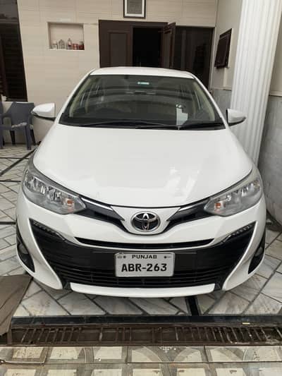 Toyota Yaris ativ x 1.5 full option