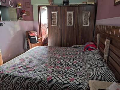 Bed without mattress 6 x 6.5 new like condition