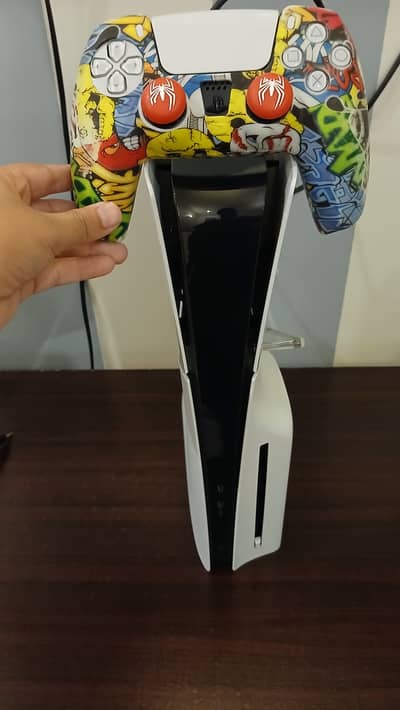 Ps5 slim 1 year used with box