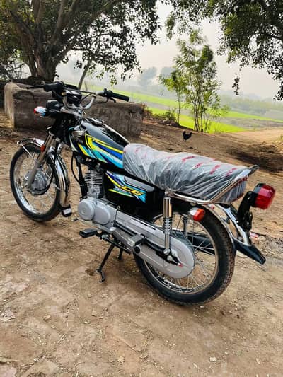 HONDA 125 IN LUSH SHOWROOM****