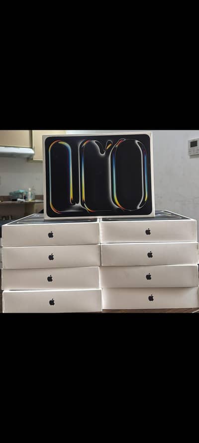 apple ipad pro 5 in 13" 2 TB +5G  5G activated box packed