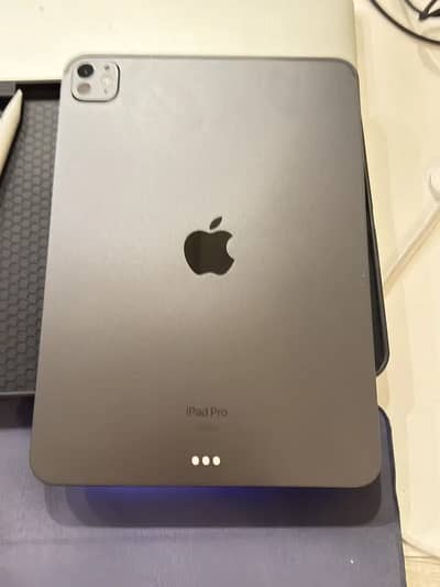 Selling Apple I Pad M4 latest black 256 GB LLA with apple care plan