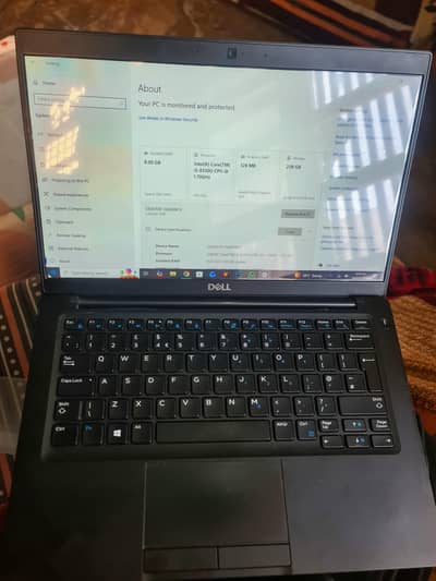 (Dell Laptop) latitude 7390 ,8 gb ram, 256 gb rom ,128MB graphic  card