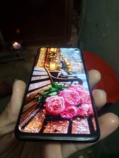 SAMSUNG S10E Amolide Display 4K Camera