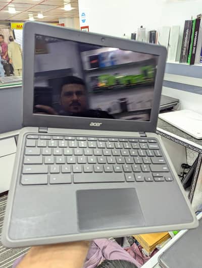 Acer c733t 4gb ram 32gb rom touch screen win 10