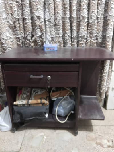 Computer Table / Study Desk for Sale – Good Condition