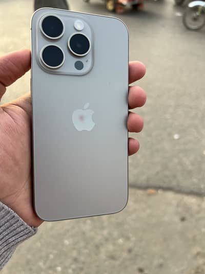 IPHONE 15 pro mdm non 100% BH 28cc but sim working and update show