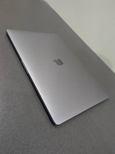 MacBook Pro 18 (15 inch) For Sale. urgent sale