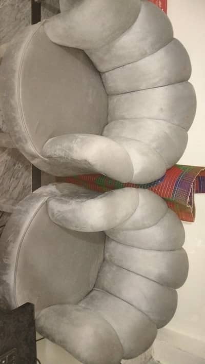 2 sofa chair with table