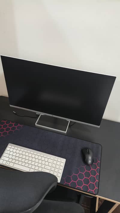 Setup Include Hp Monitor With 11 Month Warranty Table & chair